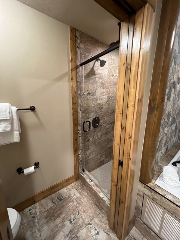 Shower, jetted tub, hair dryer, towels