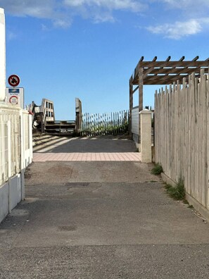Property grounds - 10 Mètres De La Plage Avec Piscine Et Jardin (Frontignan)