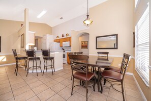 Dining - ⭐NEW LISTING | 4 Bed Villa | Gated Resort of Solana | Pool | Minutes to Disney⭐ (Davenport)