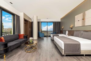 Deluxe Family Room Lake View | Khu phòng khách | TV