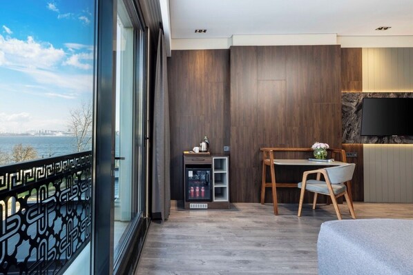 Deluxe Family Room Lake View | 객실에서 보이는 전망