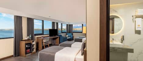 Corner Family Suite Lake View | 1 chambre, minibar, coffres-forts dans les chambres, bureau