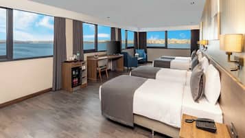 Corner Family Suite Lake View | Premium bedding, minibar, in-room safe, desk