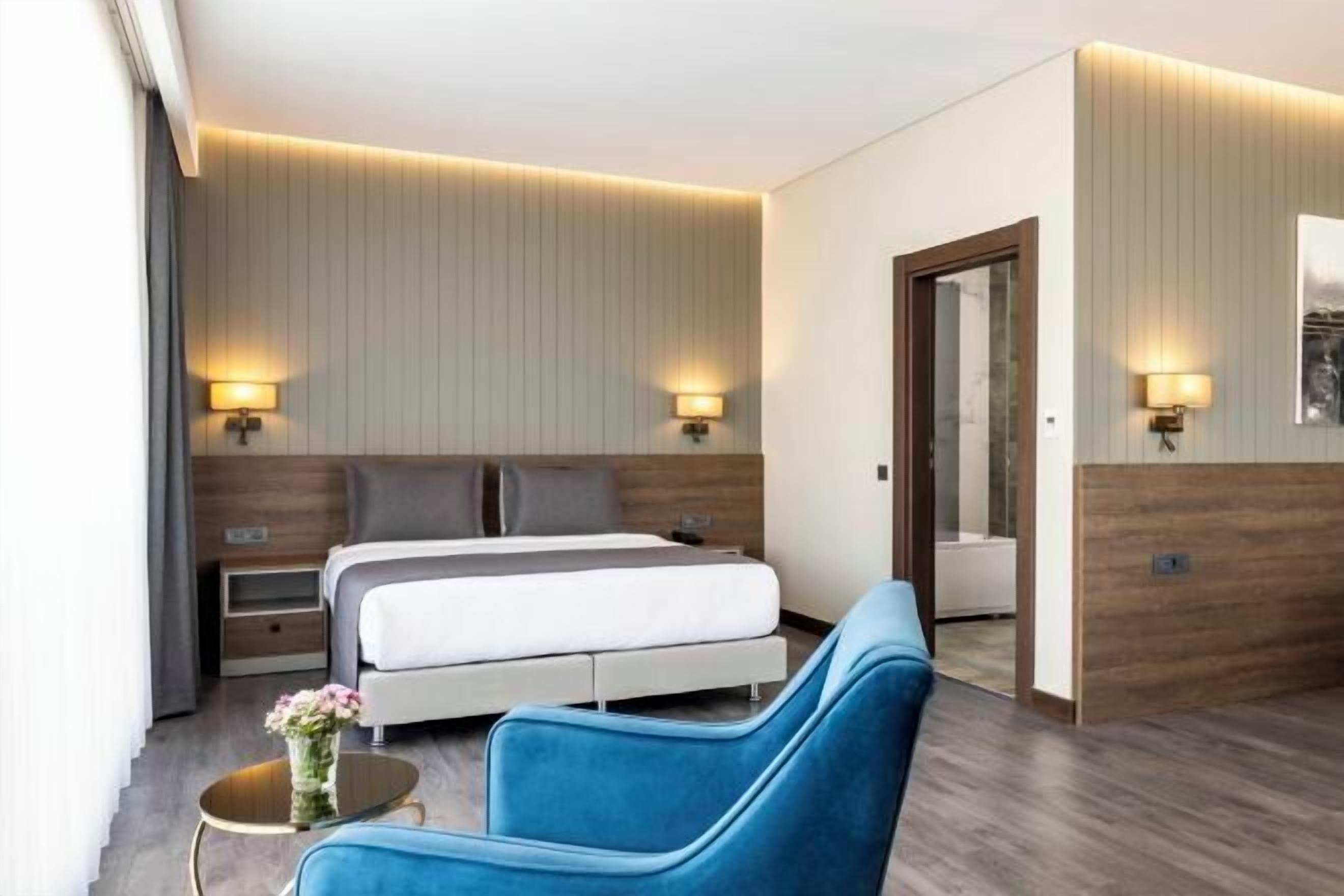 Premium bedding, minibar, in-room safe, desk