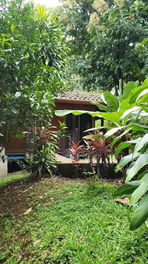 Kamar Triple Klasik | Teras/patio