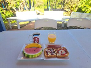 Appartement, vue jardin | Restauration dans la chambre