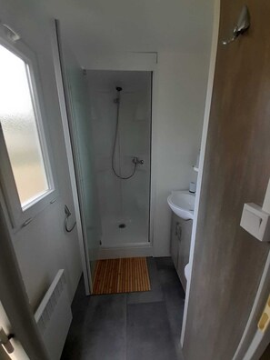 Hair dryer, towels, soap, toilet paper - Mobil Home/bungalow/tiny House L'échappée Parisienne (Saint-Chéron)