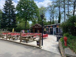Outdoor dining - Mobil Home/bungalow/tiny House L'échappée Parisienne (Saint-Chéron)