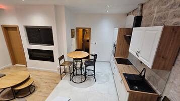 Leilighet | Eget kjøkken | Kjøleskap, mikrobølgeovn, ovn og kokeplater