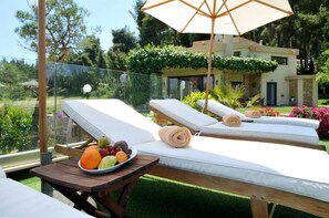 Property grounds - The Sani Jewels, Villa Anna (Sani, Kassandra, Greece)