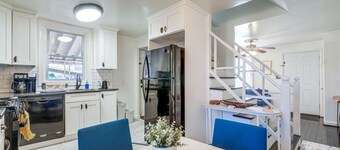 Updated Arlington Townhome ~ 5 Mi to National Mall
