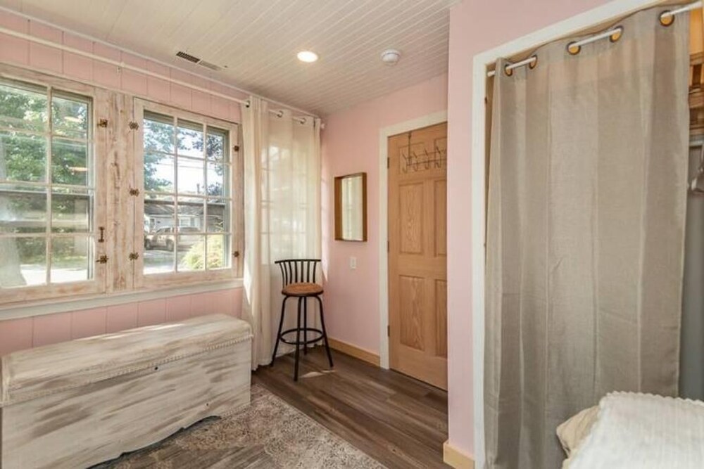 Lakeview Happy Days Cozy Cottage Willoughby Vrbo