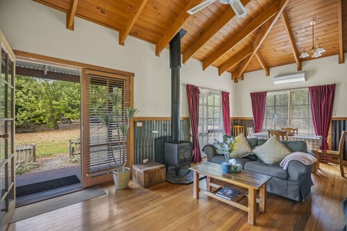 StayAU 2BR Cottage Farm Retreat