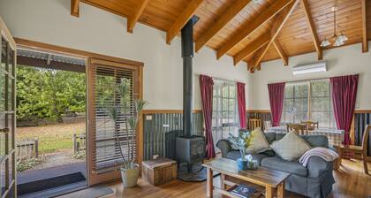 StayAU 2BR Cottage Farm Retreat