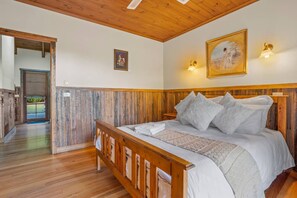 2 habitaciones, tabla de planchar con plancha y ropa de cama 