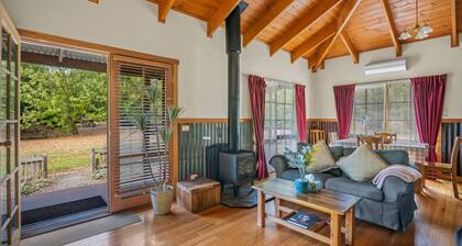 StayAU 2BR Serene Lakeside Haven