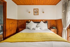 2 habitaciones, tabla de planchar con plancha y cuna de viaje