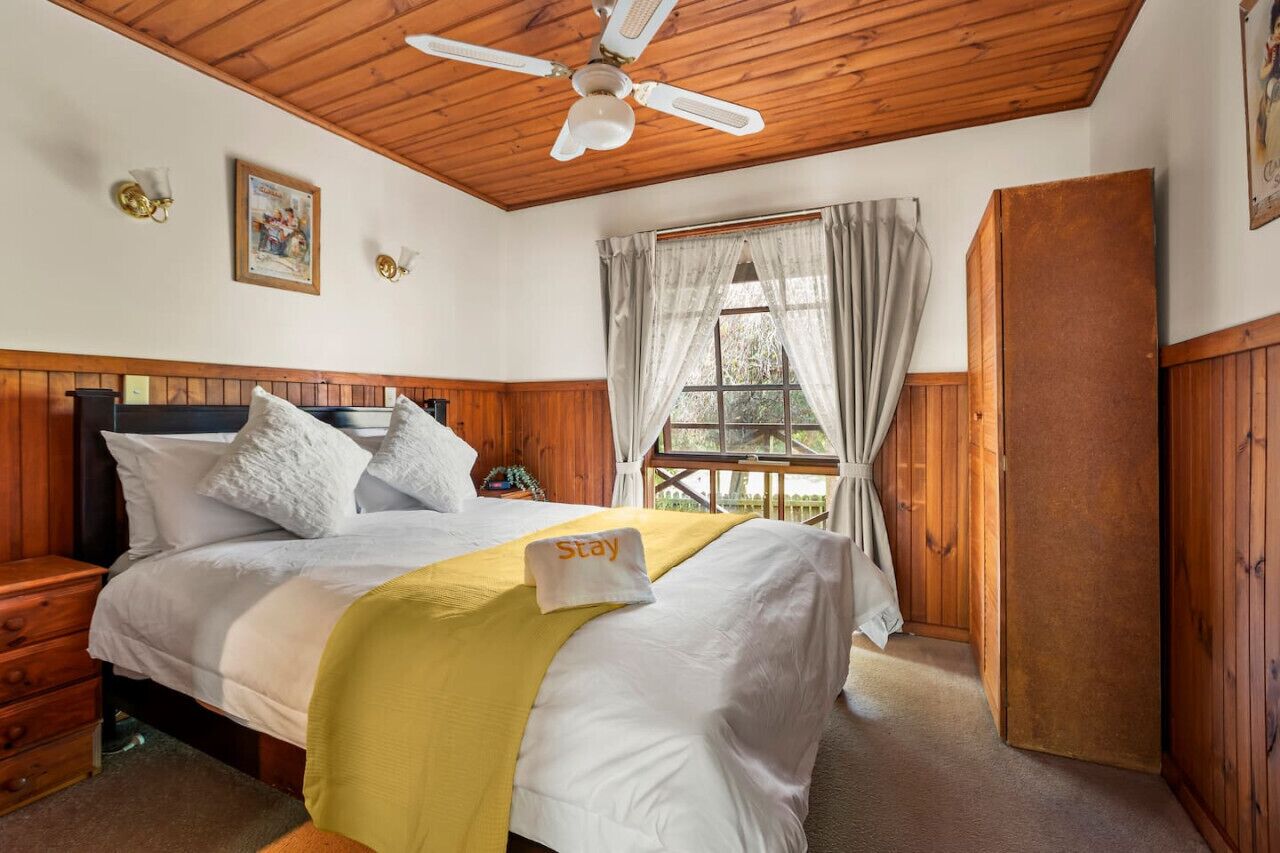 2 bedrooms, iron/ironing board, travel cot, bed sheets