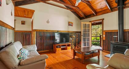 StayAU Cedar Lodge 3BR Quaint Countryside Cottage