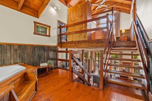 Interior - StayAU The Loft 1BR Rustic Picturesque Cottage (Badger Creek)