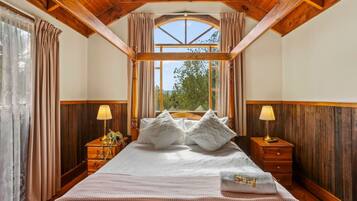 1 bedroom, iron/ironing board, travel cot