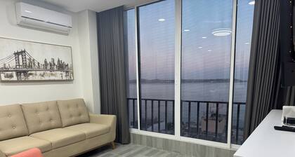 Spectacular 2 Bed Room Luxury Oceanview Apartment!