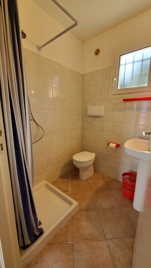 Een douche, een haardroger, een bidet