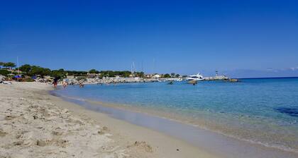 A 300 Mètres de la Superbe Plage de Sant'ambroggio, Dans un Quartier Calme