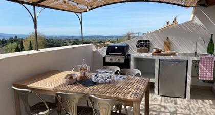 Jolie maison de village au pied du Ventoux et terrasse avec vue imprenable
