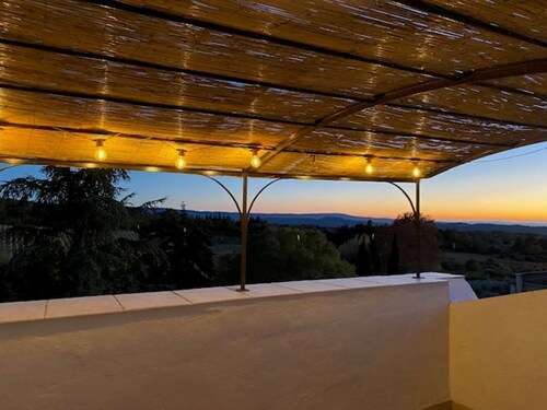 Jolie maison de village au pied du Ventoux et terrasse avec vue imprenable
