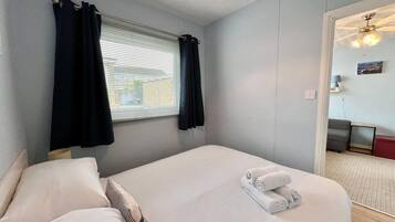 2 chambres, fer et planche à repasser, lit parapluie, Wi-Fi gratuit