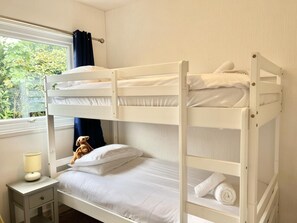 2 Schlafzimmer, Bügeleisen/Bügelbrett, Reisekinderbett, kostenloses WLAN