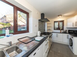 冰箱、微波炉、烤箱、洗碗机