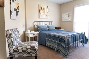 3 habitaciones, tabla de planchar con plancha, wifi y ropa de cama 