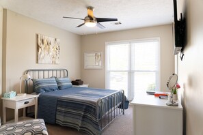 3 habitaciones, tabla de planchar con plancha, wifi y ropa de cama 