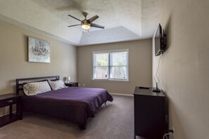 3 habitaciones, tabla de planchar con plancha, wifi y ropa de cama 