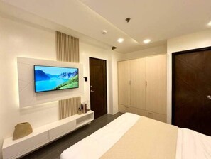 2 bedrooms, WiFi - Luxury Villa Near SM City Clark (Angeles)