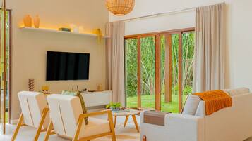 Hus | Opholdsområde | 32-tommers smart-tv med digitale kanaler