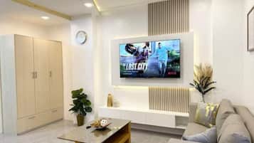 Televisor intel·ligent i llibres
