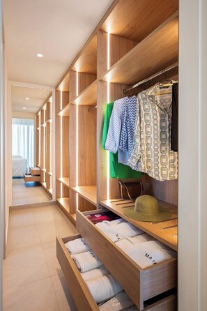 6 habitaciones, tabla de planchar con plancha y cuna de viaje 