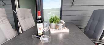 Ferienwohnung Roberta – Auszeit am See. Modern. Terrasse.