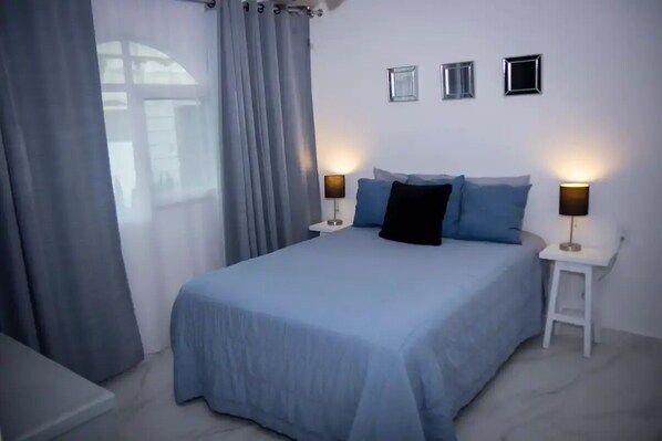 1 bedroom, iron/ironing board, WiFi, bed sheets - Chapalita Best Deal 2
(Zapopan)