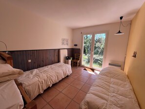 4 Schlafzimmer, Bügeleisen/Bügelbrett, kostenloses WLAN