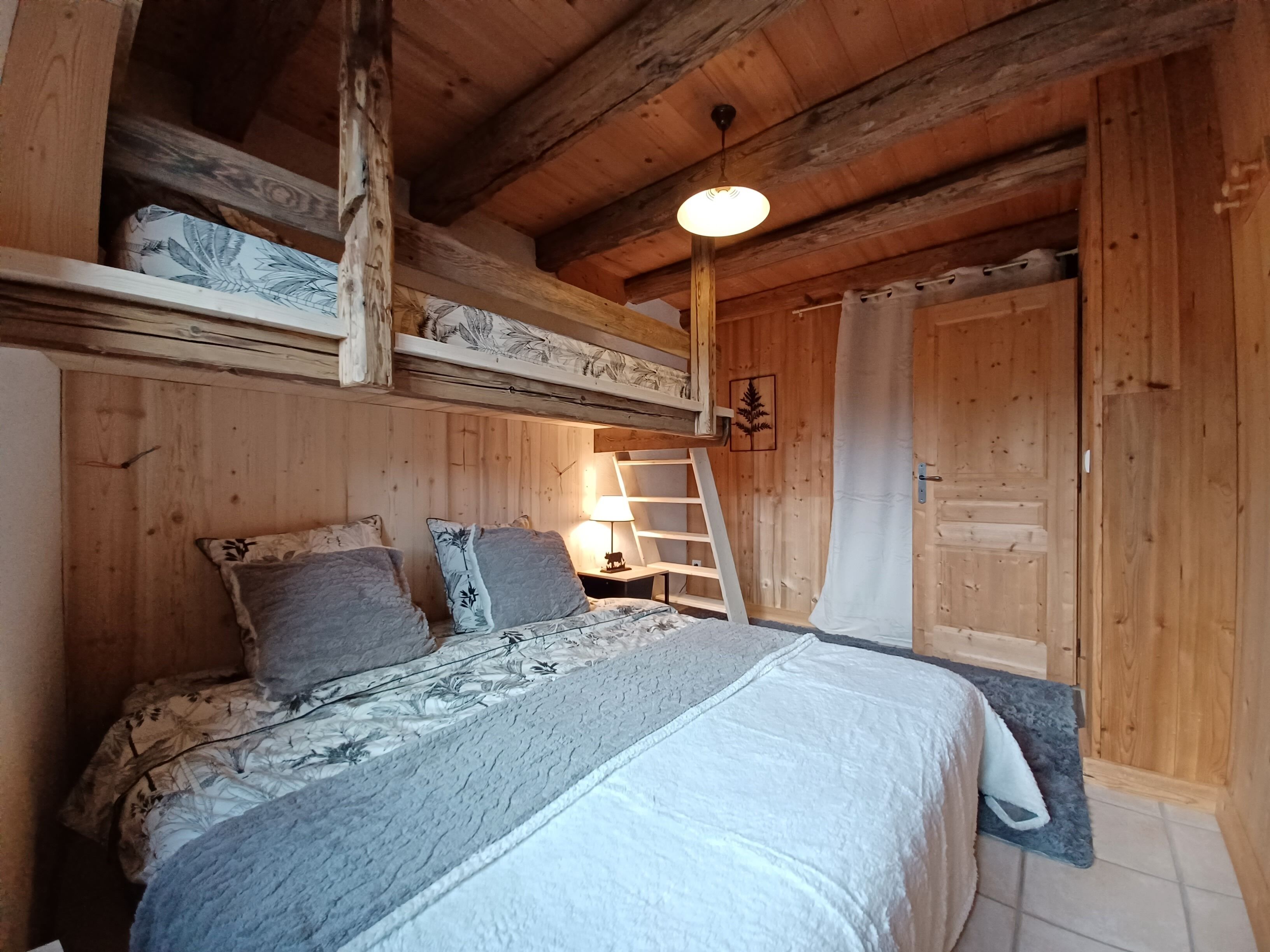 2 soveværelser, skrivebord, strygejern/strygebræt, weekendseng