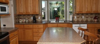 Updated Cottage Sleeps 8 Close to Logan