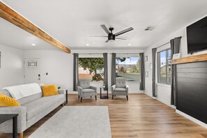 Smart TV - Modern Bungalow. Close to St. Joseph's hospital and Lewis Clark State College (Lewiston)