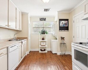 Micro-ondes, four, plaque de cuisson