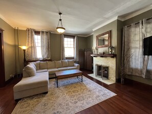 Living area - Gypsum Hill- Historic Downtown Hannibal Missouri

 (Hannibal)