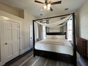 Room - Gypsum Hill- Historic Downtown Hannibal Missouri

 (Hannibal)