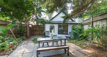 Vintage Cottage minutes from downtown